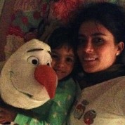 Mamãe, você tem que me dar atenção!