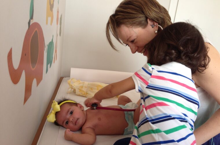 Pediatra + Vacinação em dose dupla, Bruna e Clara