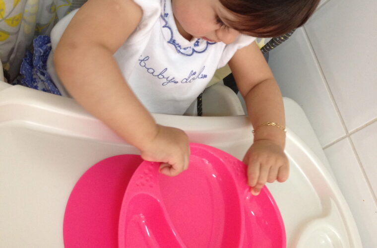 Experimentando os pratinhos com ventosas!