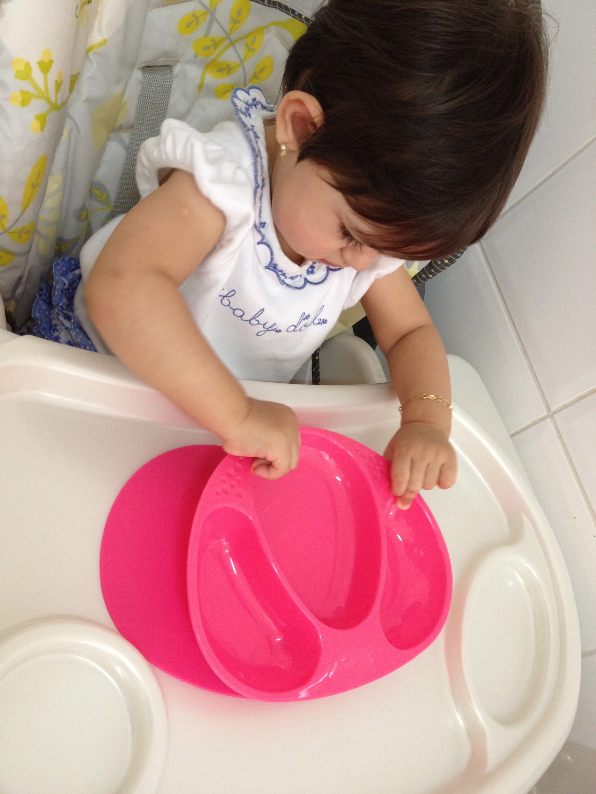 Experimentando os pratinhos com ventosas!