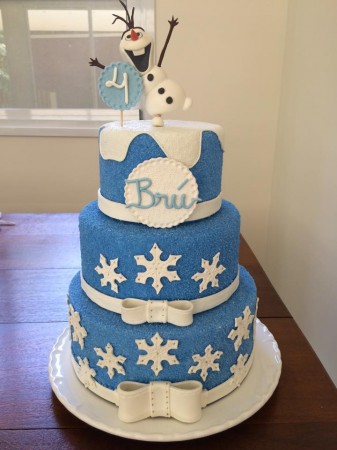 Bandejas, forminhas e acessórios para decoração de festa Frozen