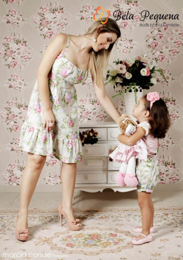 bela pequena moda infantil tal mãe tal filha floral