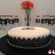 Festa preta e branca tema CHANEL para comemorar 50 anos